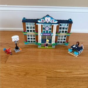 LEGO Friends Heartlake City School Set. 605 pieces. EUC. Building. Summer.